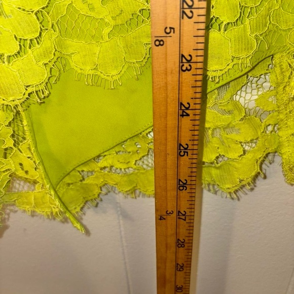 Alexis Yellow Green Lace Blouse - Picture 4 of 8